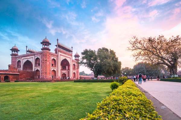 Taj Mahal Sunrise Tour (4)